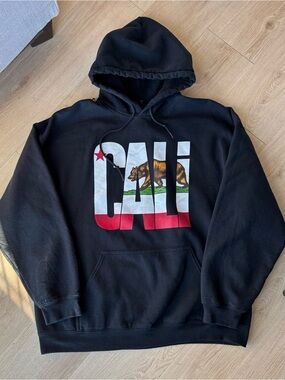 black California hoodie with bear graphic (brand Bowery)